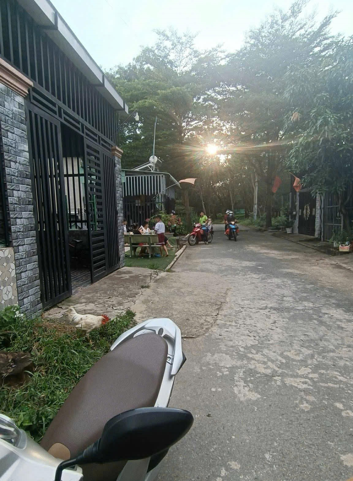 Đất thổ cư, đường liên xã lộ giới 12m. dân cư đông đúc