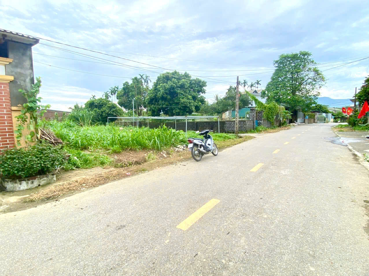 BÁN 197.6m CÓ 100m THỔ CƯ, TRỤC CHÍNH LIÊN XÃ KINH DOANH, BUÔN BÁN