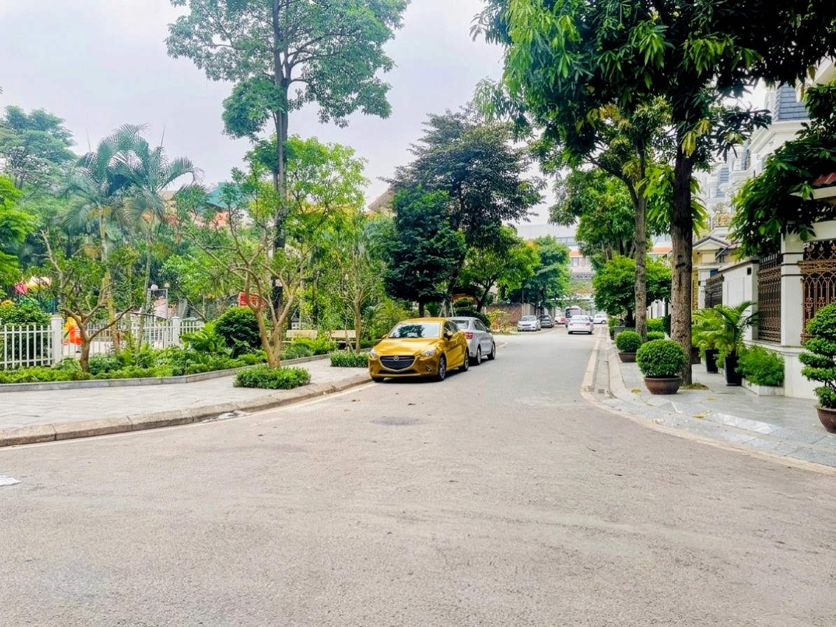 Biệt thự phân lô Linh Đàm – View công viên xanh mát – 210m2 x 5 tầng thang máy – Mặt tiền 10m bề thế