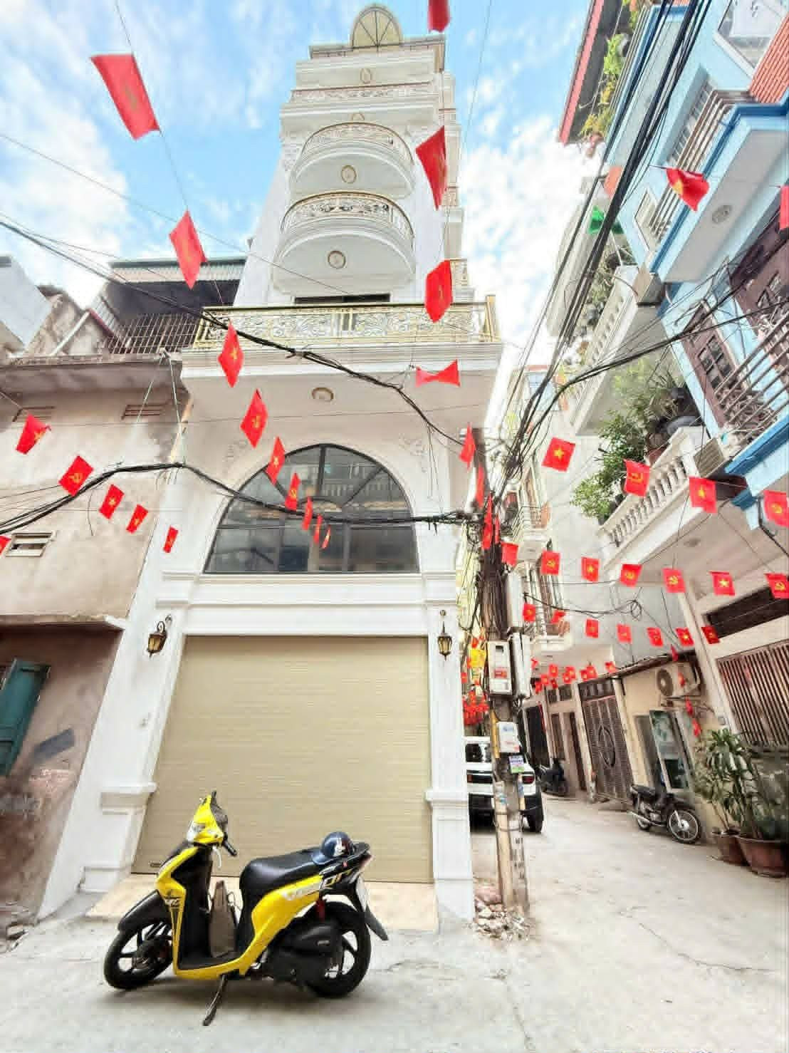 Bán nhà Linh Đàm, Hoàng Mai, Ngõ thông kinh doanh, lô góc, 5 tầng thang máy, ô tô tránh, 52m2, 13.9 tỷ