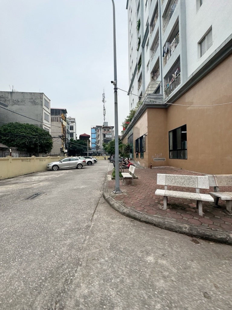 Bán căn hộ Chung Cư ngay phố Lĩnh Nam 77m² 3PN giá 5.45 tỷ