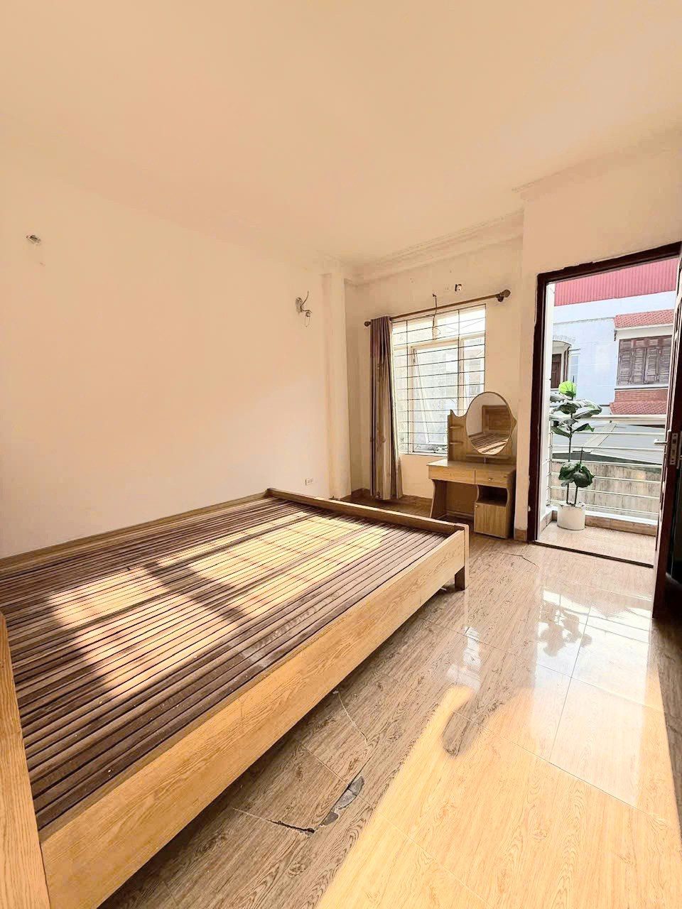 Cho Thuê Nhà Ngã 3 Lò Đúc - Hàn Thuyên 35M² 3,5 Tầng 3 Ngủ, Full Đồ - 30M Ra Phố - Giá Thuê 10tr