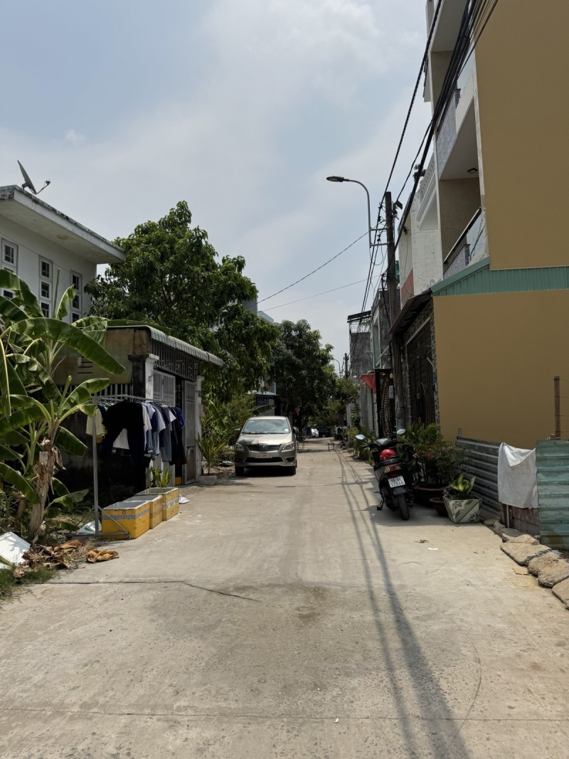 Bán đất 82m² full thổ cư ngang 4.1m giá 4.5 tỷ tại Đường Lò Lu Phường Long Phước