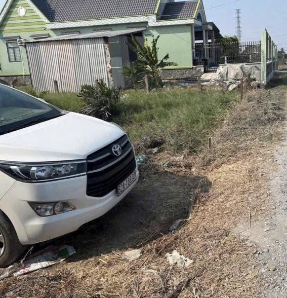 🔥 LÔ ĐẤT MẶT TIỀN ĐƯỜNG LONG KHÊ – XÃ RẠCH KIẾN – TÂY NINH
📏 Diện tích: 5 x 23m – Thổ cư
💰 Giá chỉ: 800 triệu (thương lượng nhẹ)