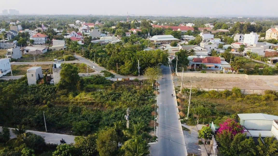 Nhà Mặt Tiền Kinh Doanh đường Long Phước, kế bên kí túc xá đại học luật