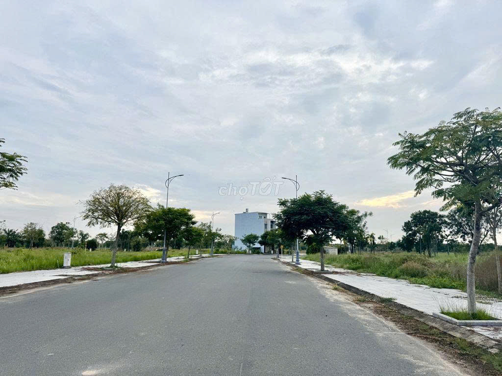 Sang ngay đất gần cao tốc BH-VT. S hơn 100m2. Giá cả thương lượng_Có sổ sẵn_Hạ tầng hoàn thiện_Full thổ cư.