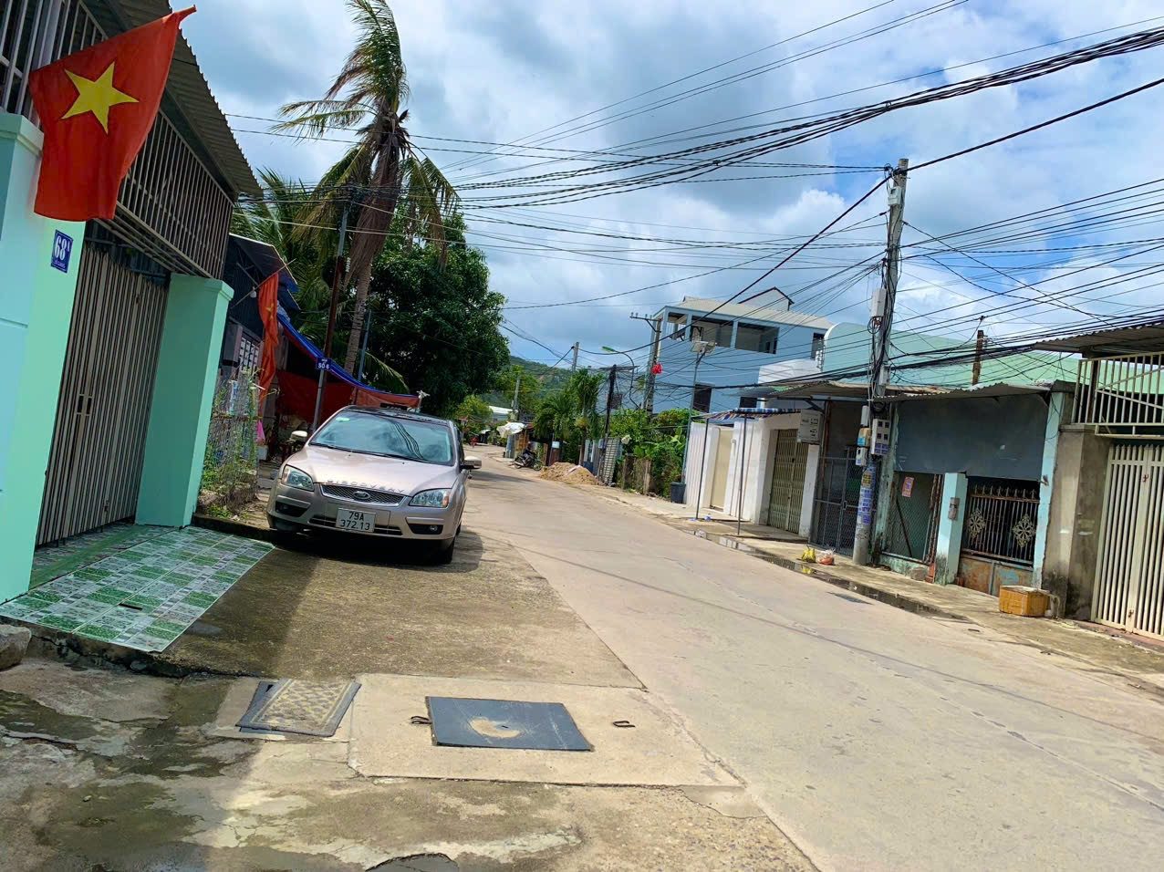 🔥 BÁN ĐẤT 2 MẶT TIỀN ĐƯỜNG LƯ GIANG – PHƯỚC ĐỒNG, NHA TRANG
💥 Có sẵn nhà cấp 4 – tách được 2 lô – giá đầu tư