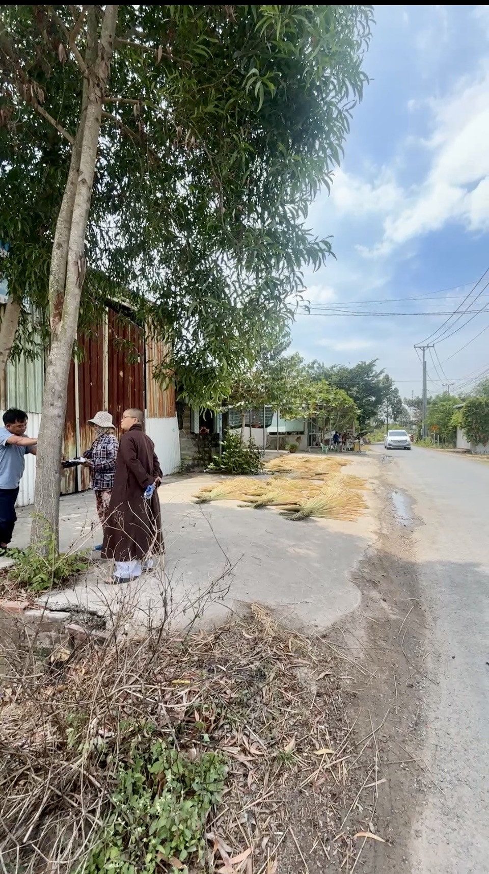 Bán gấp 718m2 đất giá 3 tỷ mặt tiền đường nhựa lục viên đang có sẵn kho cho thuê