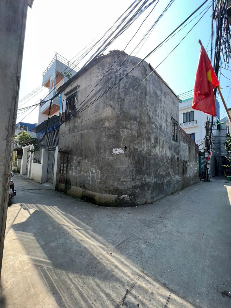BÁN ĐẤT TẶNG NHÀ CẤP 4 LÔ GÓC LŨNG HOA – HẢI AN – TRUNG TÂM TIỆN ÍCH – GIÁ 2,3 TỶ