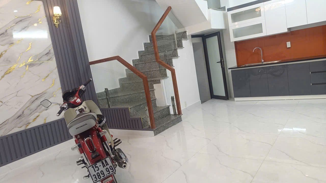 NHÀ LÔ GÓC 4 TẦNG – VỊ TRÍ ĐẸP HẢI AN
 Sau nhà mặt đường Lũng Đông – thông thẳng ra Bùi Viện – Lê Hồng Phong, giao thông cực kỳ thuận tiện