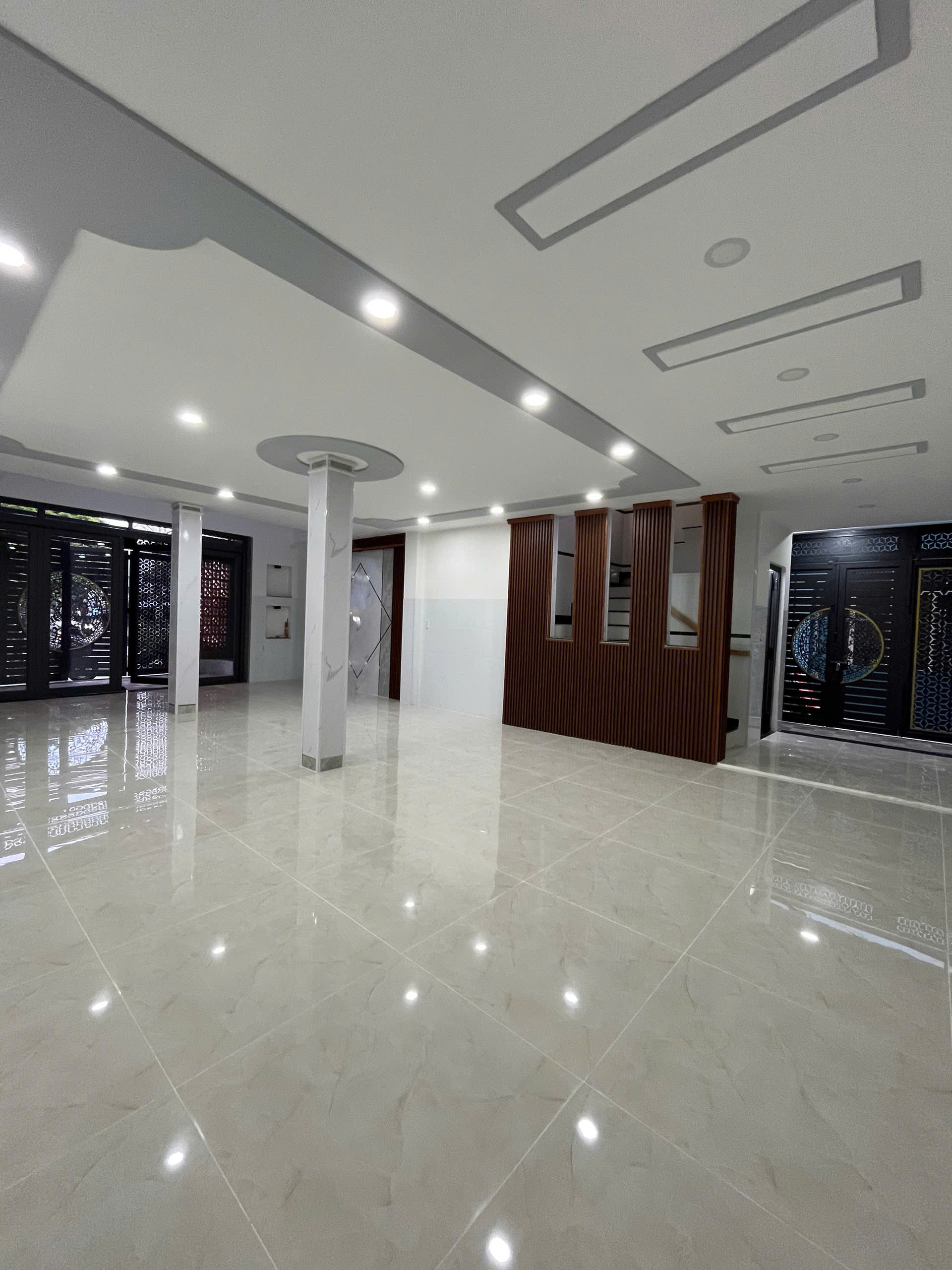 MTKD đường Lương Thế Vinh, 97m2 ngang 6m, 4 tầng, Chỉ 14.7 Tỷ, Kinh doanh sầm uất
