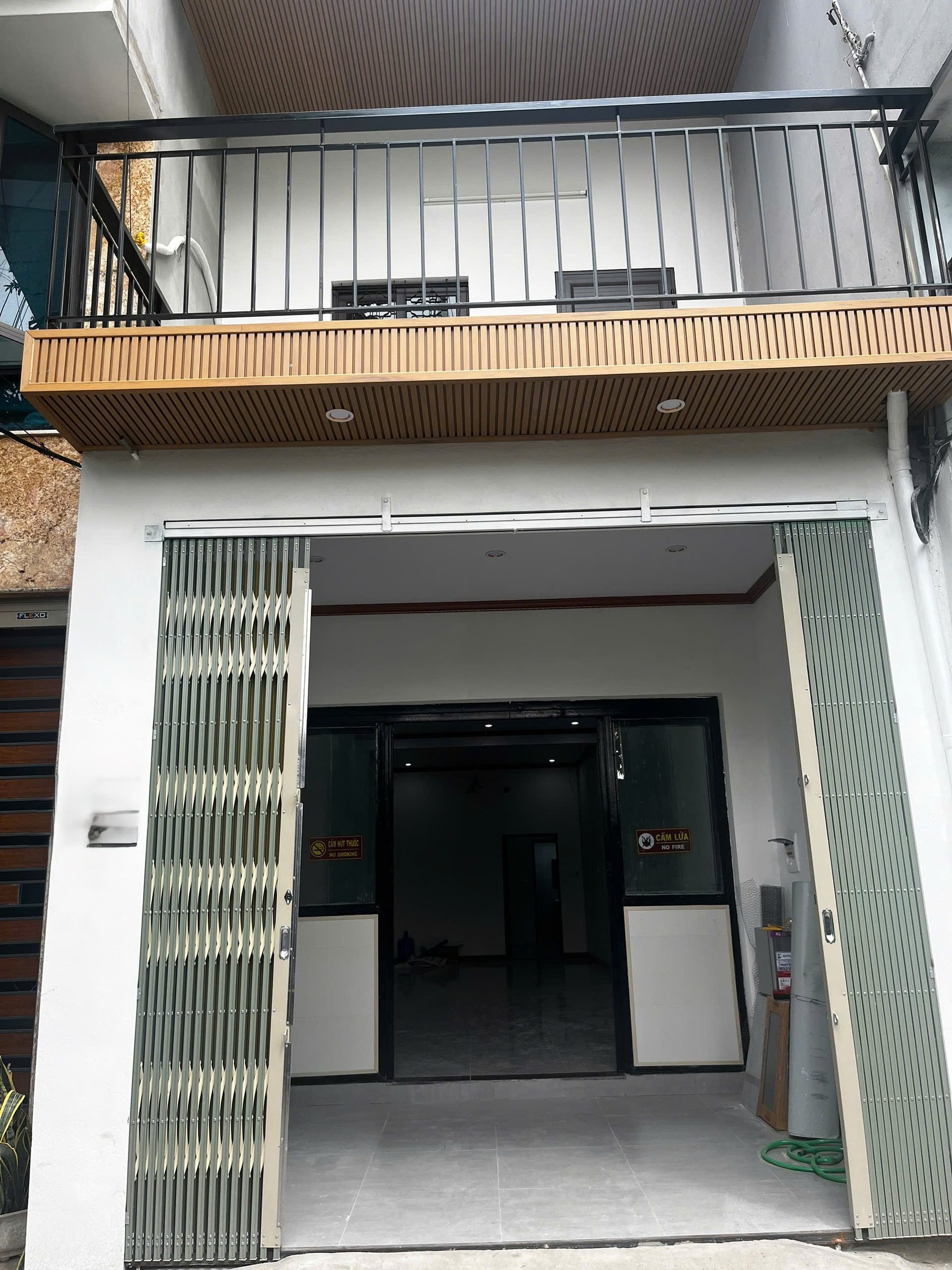 Cho thuê nhà 50m ô tô  Lương Thế Vinh, 68m² x 2 tầng, mặt tiền 3.7m, giá 15 triệu