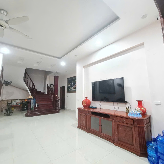 Bán biệt thự 3.5 tầng. Diện tích đất 273m. Lô góc. Mặt đường lý cao tông. Phường kinh bắc bắc ninh
