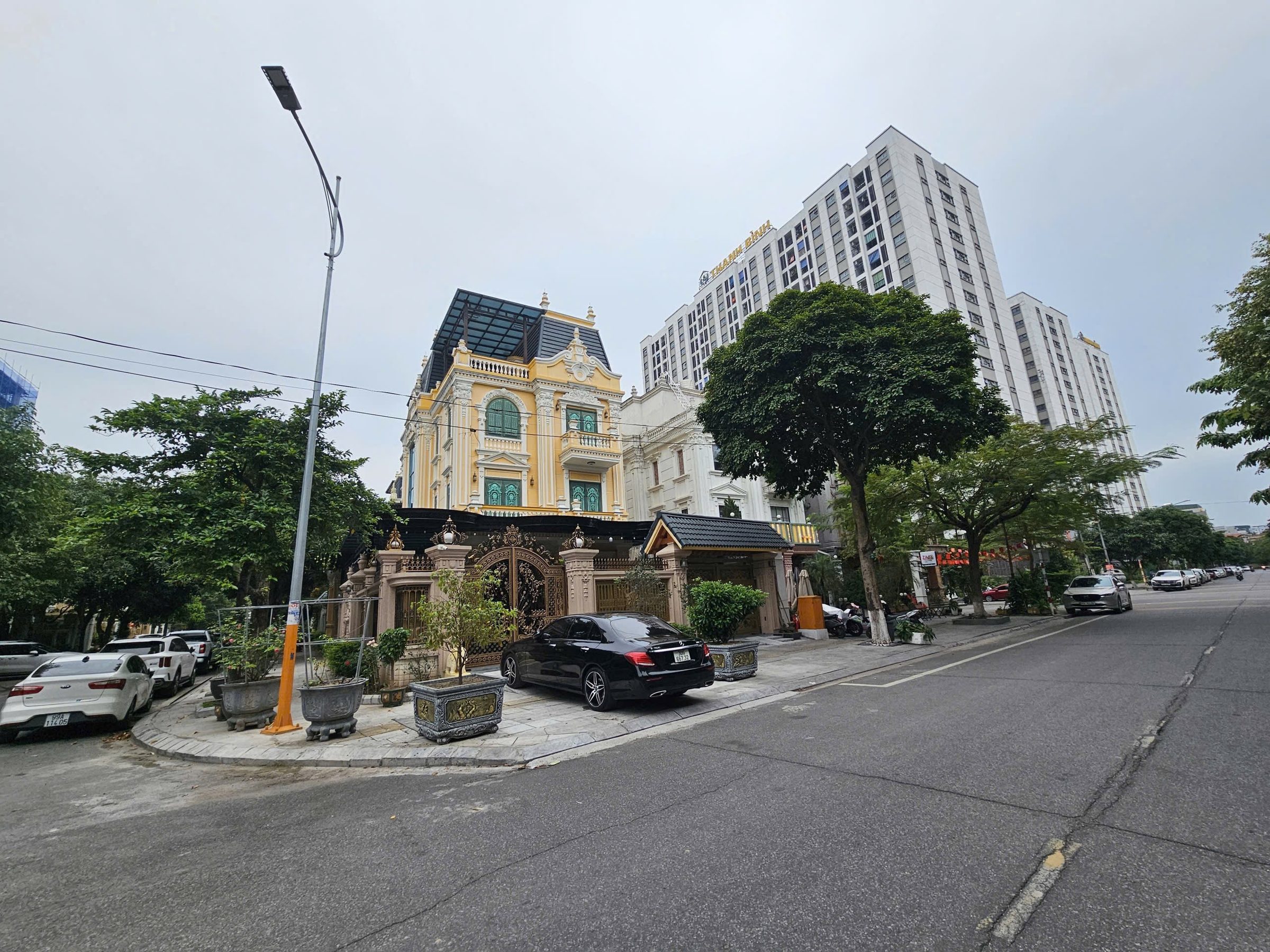 Bán đất mặt đường lý đạo thành cạnh chung cư thanh bình. Kinh doanh tốt. Diện tích 85.5m mặt tiền 4.5m hướng đông nam. Phường kinh bắc tỉnh bắc ninh
