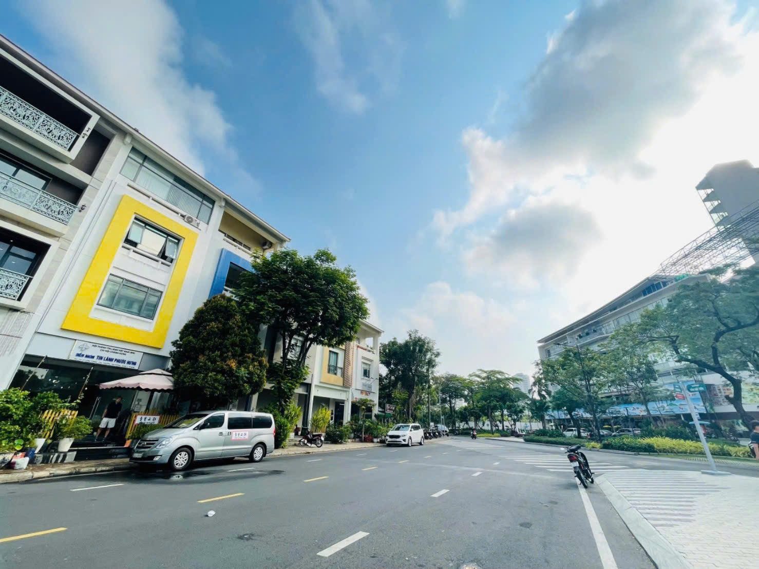 🏡 CHO THUÊ MẶT BẰNG/ CĂN HỘ TẦNG 3 – PHÚ MỸ HƯNG, QUẬN 7

📍 Địa chỉ: 212 Lý Long Tường – ngay khu Cầu Ánh Sao, trung tâm Phú Mỹ Hưng