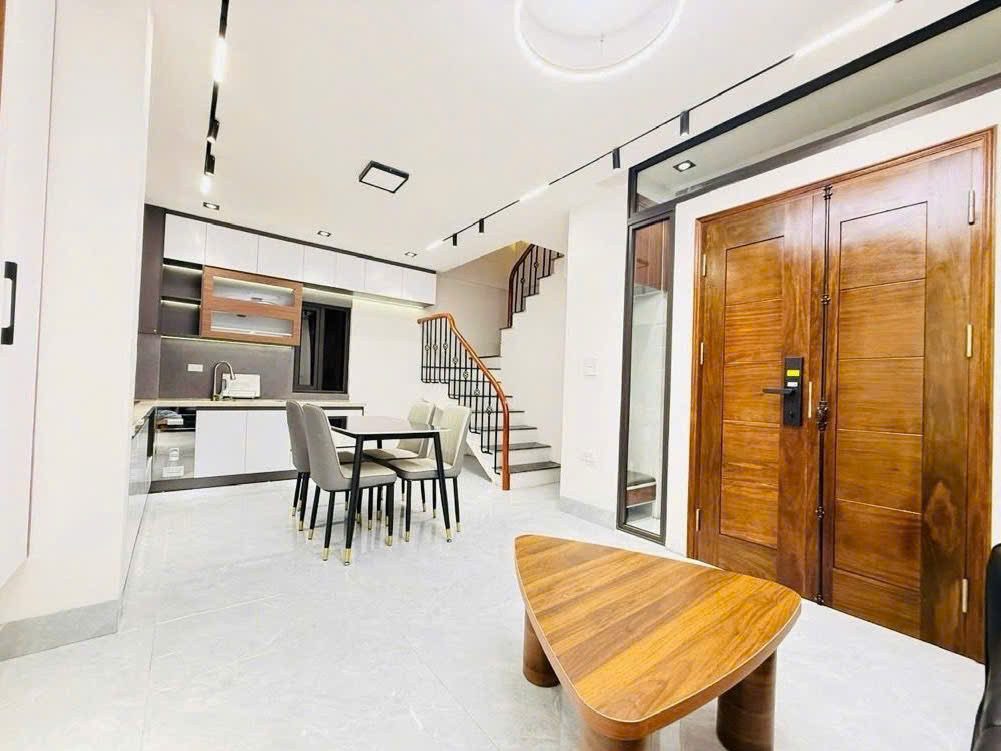 NHÀ BỒ ĐỀ 5 TẦNG, Ô TÔ ĐỖ CỔNG,  HAI THOÁNG, TẶNG  FULL NỘI THẤT CAO CẤP !