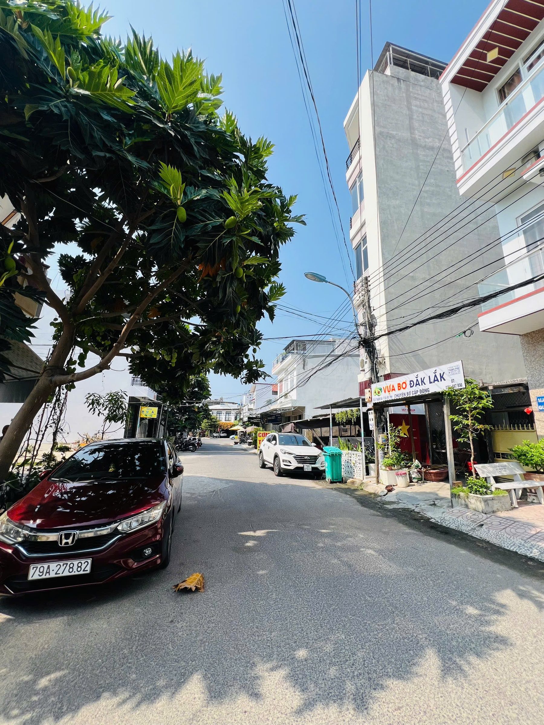 BÁN LÔ ĐẤT ĐƯỜNG NGUYỄN BẶC - TĐC HÒN XỆN - PHƯỜNG BẮC NHA TRANG
- DT: 66m2 ngang 5,5m
- Đường nhựa rộng 13m cách ngã tư Lý Thái Tổ chỉ 30m. Khu dân cư đông đúc, hạ tầng đầy đủ, xây dựng tự do.
- Hướng : Tây
- Pháp lý sổ hồng
- Giá bán : 5 tỷ 500 tri