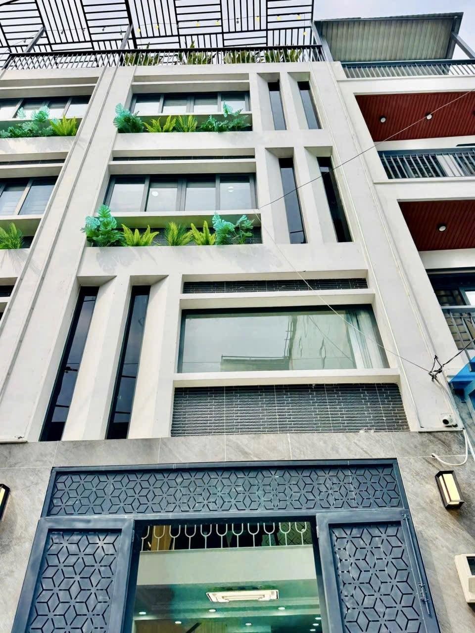 Bán Căn Giá Ngộp. Lý Thường Kiệt, P5 , Q3. Giá 3tỷ 200tr tỷ. DT60m2 (4x15m). hẻm 6m. Cho thuê 25tr/tháng. Sổ Hồng Riêng chính chủ. 3L-3PN-4WC