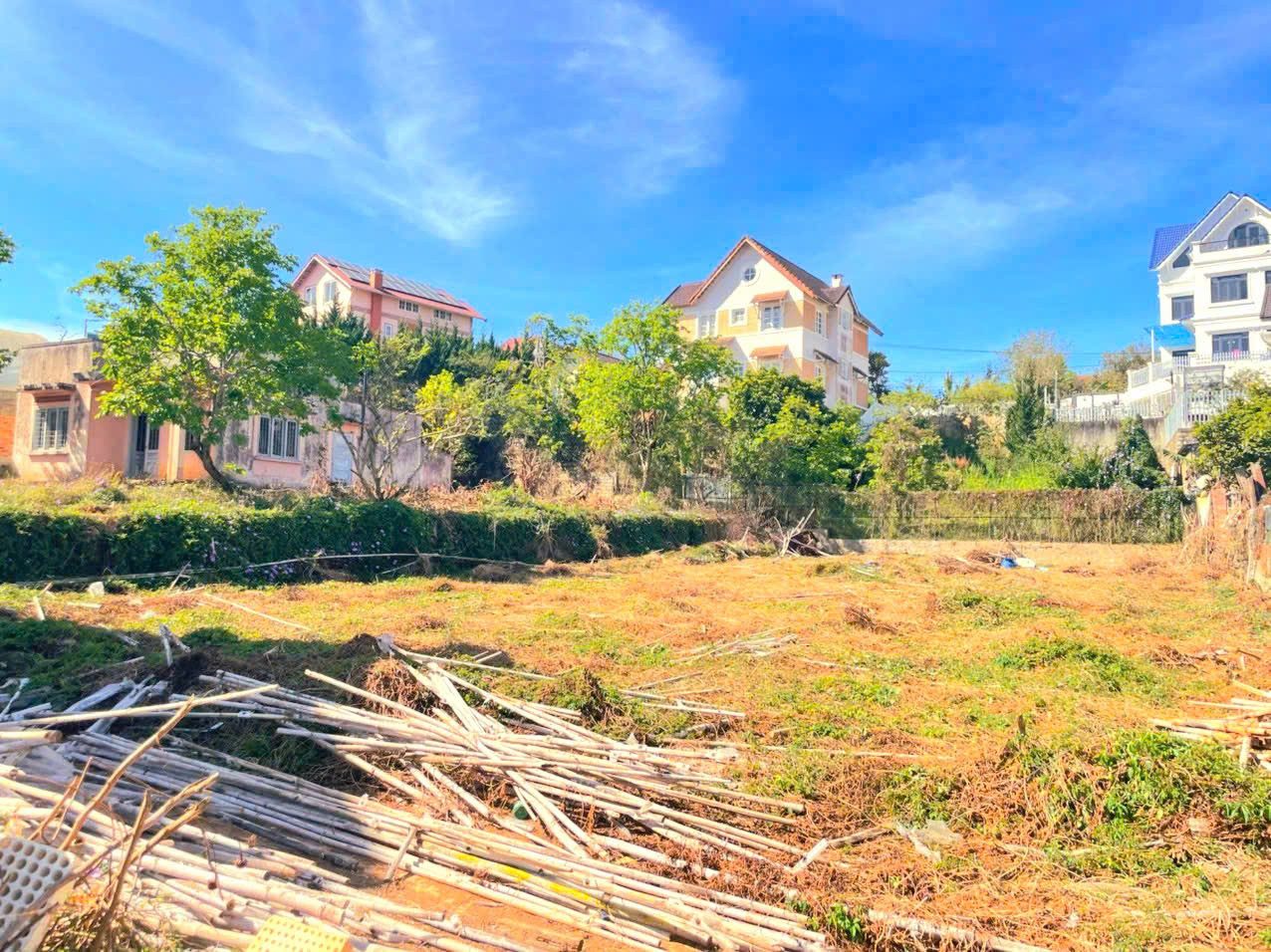 Bán đất mặt tiền kinh doanh khu dân cư trung tâm Đà Lạt, cách Hồ Xuân Hương 3km