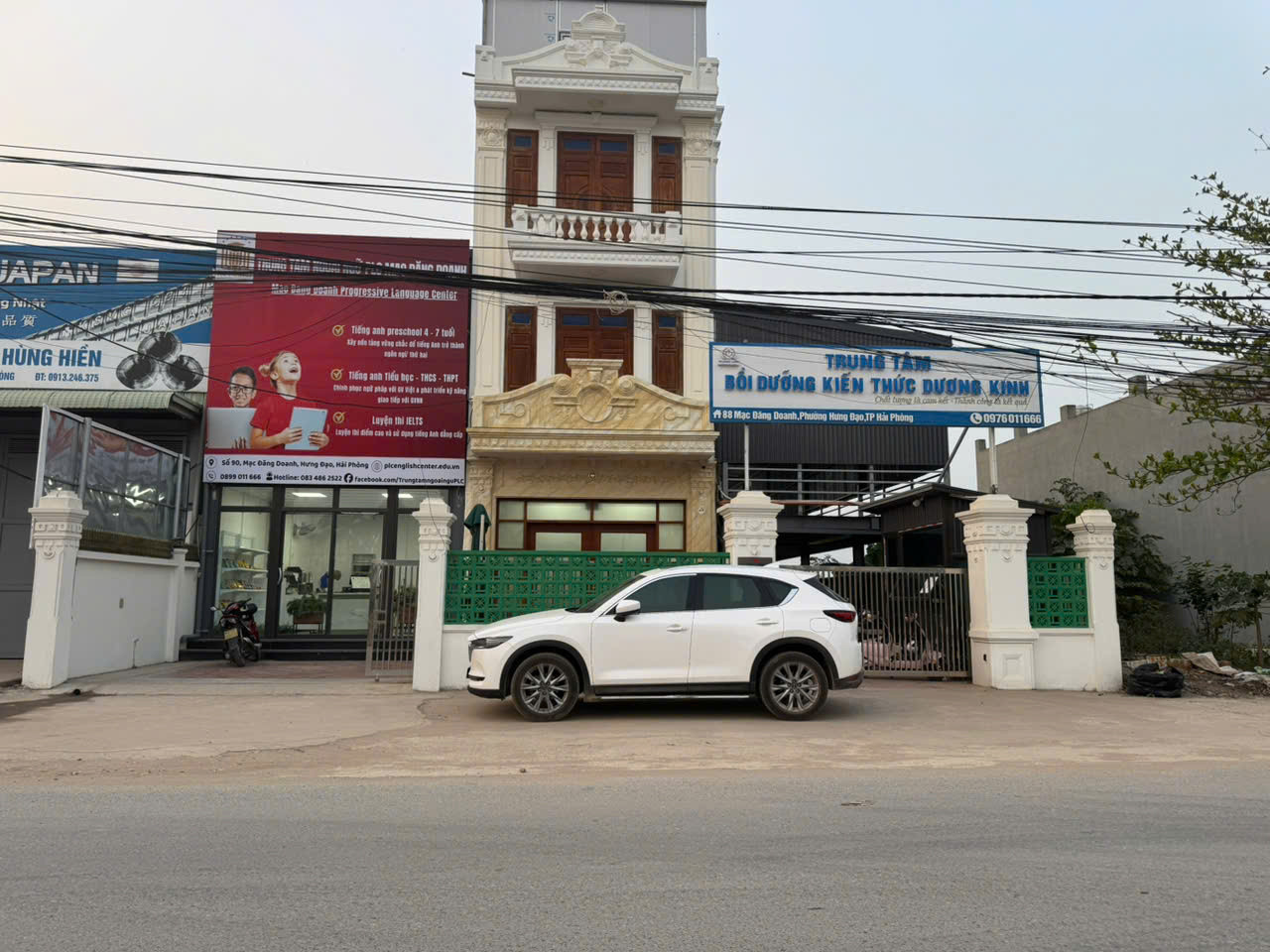 Cho thuê 3 lô liền nhau hoặc lẻ lô mặt đường Mạc Đăng Doanh (nhà 3 tầng số 88 ở giữa)