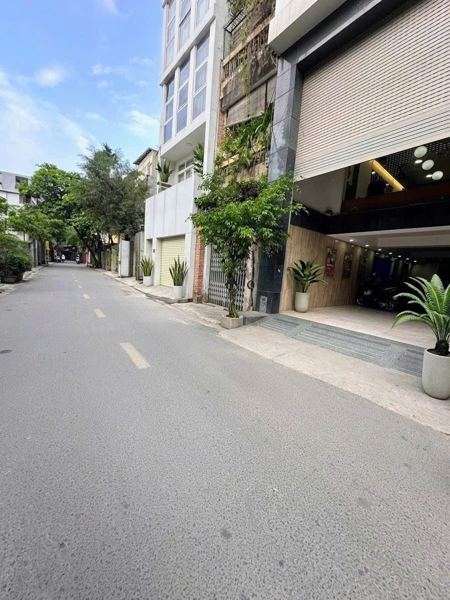 Tòa nhà văn phòng mặt phố sáng nhất hồ Hoàng Cầu – Di sản nội đô vị trí kim cương – 110m2 x 9 tầng bề thế