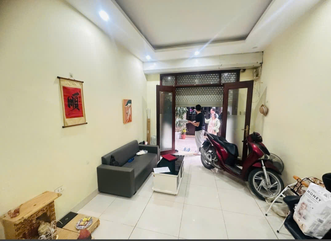 Bánnhà cầu giấy-30m-ôtôVF3 đỗ cửa-5tầng-tặng nội thất-sẵn có dòng tiền