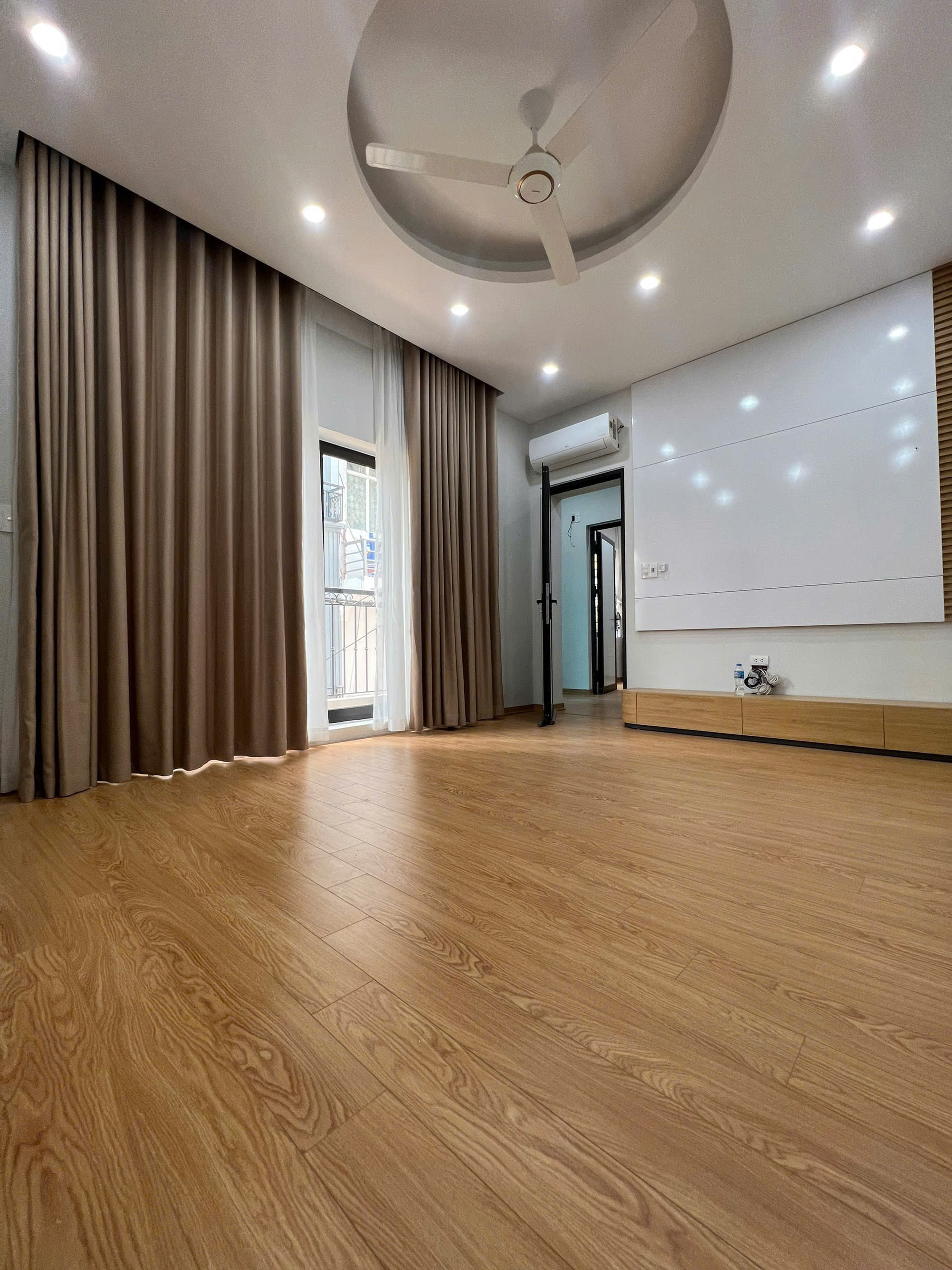 Cho Thuê Nhà Ngõ 35 Mai Động - Hoàng Mai 60M² 4 Tầng 6 Ngủ kk - Ở,Khai Thác Dòng Tiền - Ô Tô Đỗ Cửa - Giá Thuê 20tr