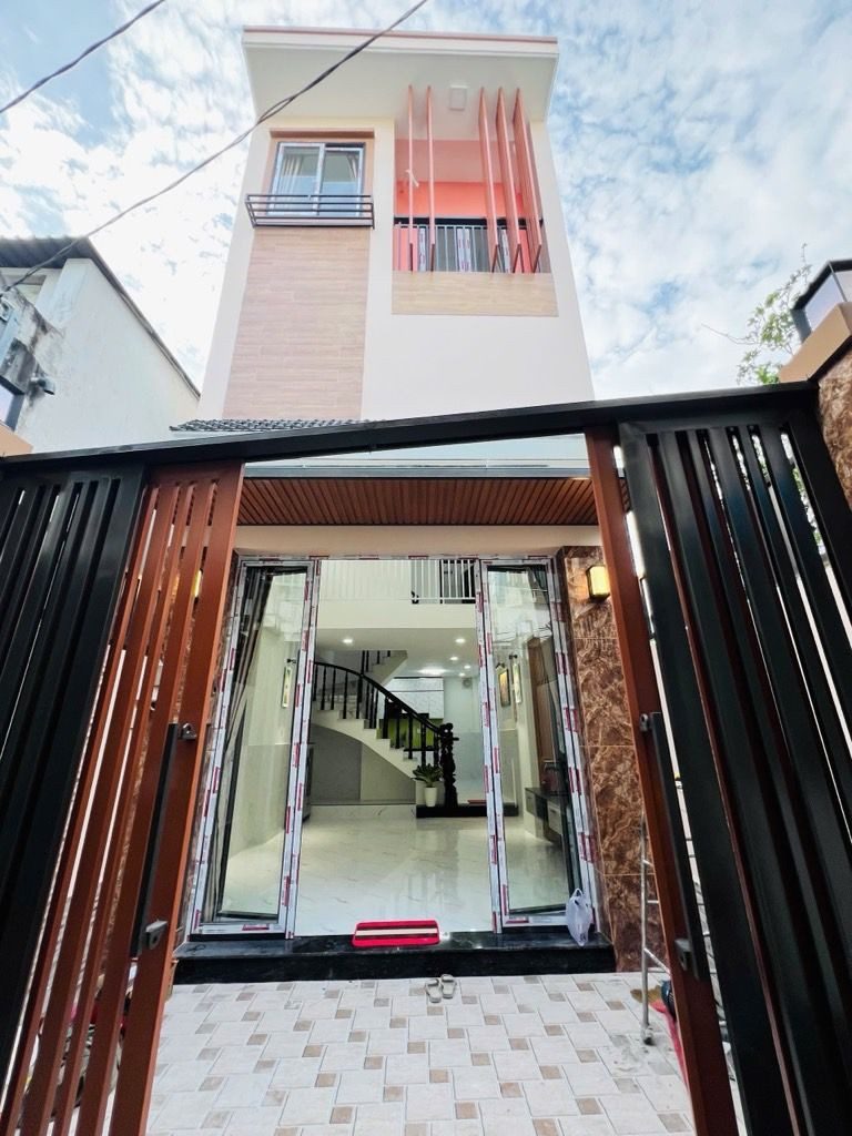 QUẬN 8  – HẺM MAI HẮC ĐẾ NHÀ MỚI Ở NGAY - TRỆT LỮNG LẦU + SÂN THƯỢNG TRƯỚC SAU - CHỈ 5,18T
