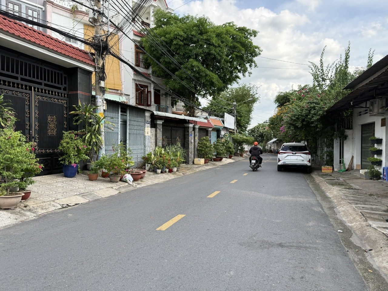 Mặt Tiền Kinh Doanh - Man Thiện (379) - 146m2 (6.1x24) - giá 10.75 tỷ