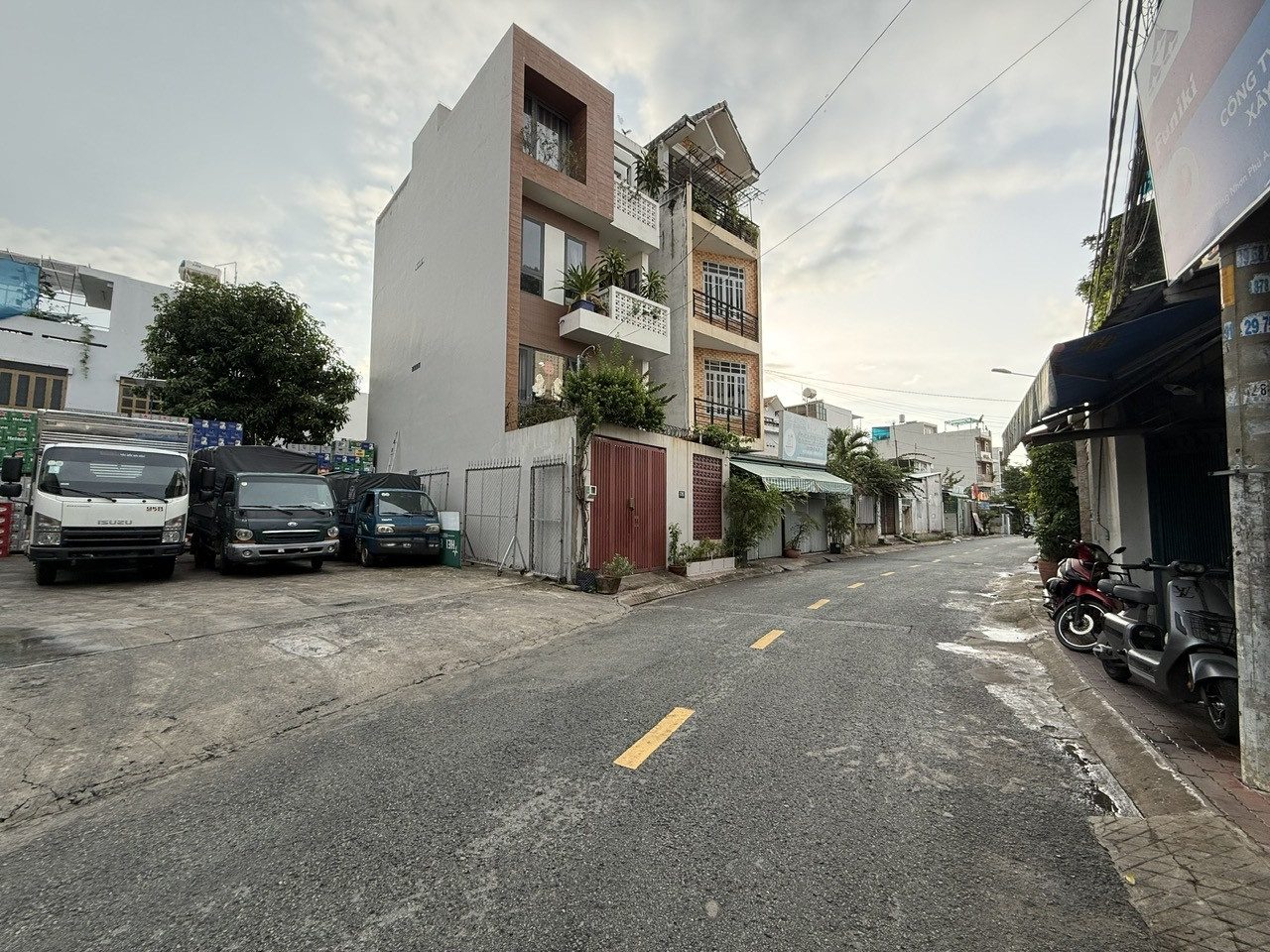 Nhà 2 tầng - Lê Văn Việt - 4.5x13 - HXH thông - 6.69 tỷ