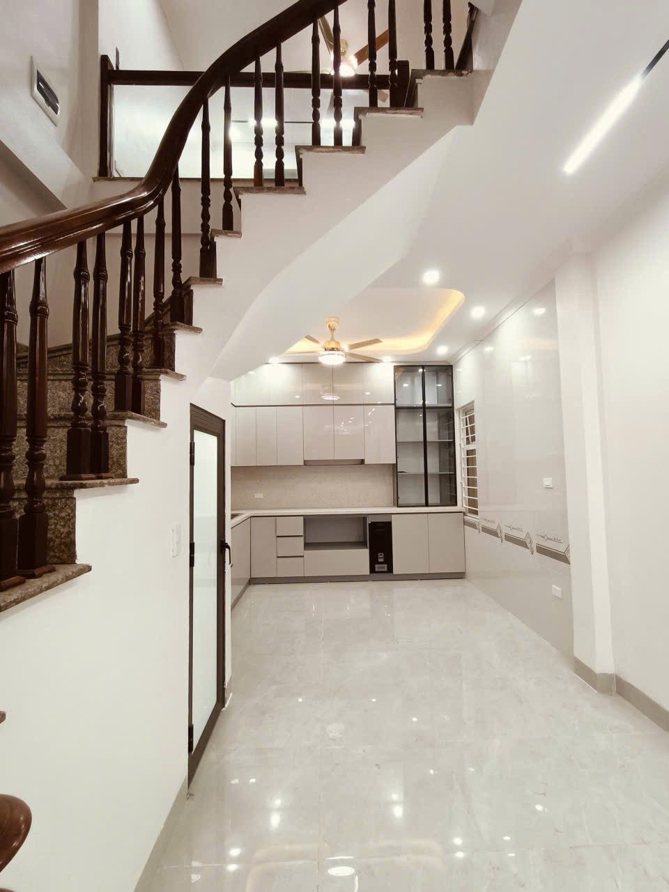 Căn góc gần 40m2 ở Mậu Lương đã giảm chào còn 8 tỷ xíu, full nội thất, ô tô qua cửa
