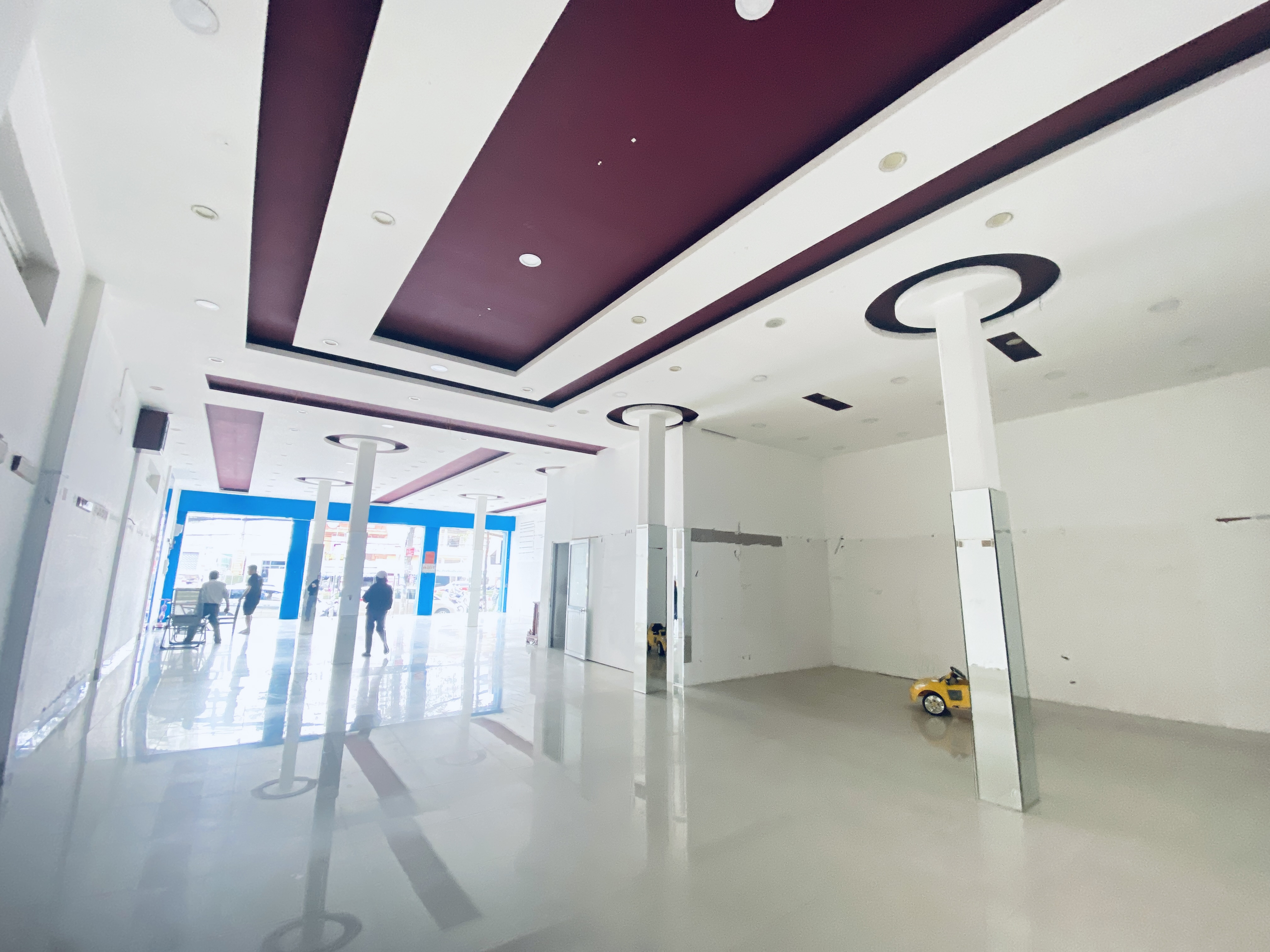 CHO THUÊ NHÀ MẶT TIỀN MẬU THÂN RỘNG 11M CÓ THANG MÁY