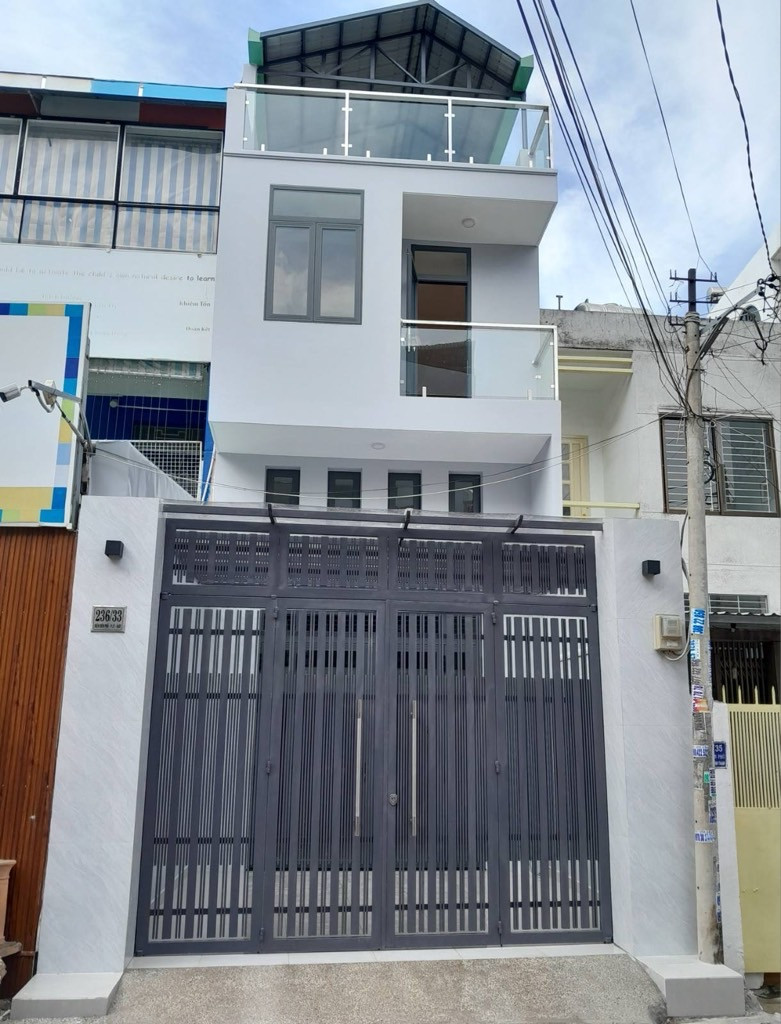 Gấp bán nhà gần các trường đại học lớn, giáp quận 1, bình thạnh