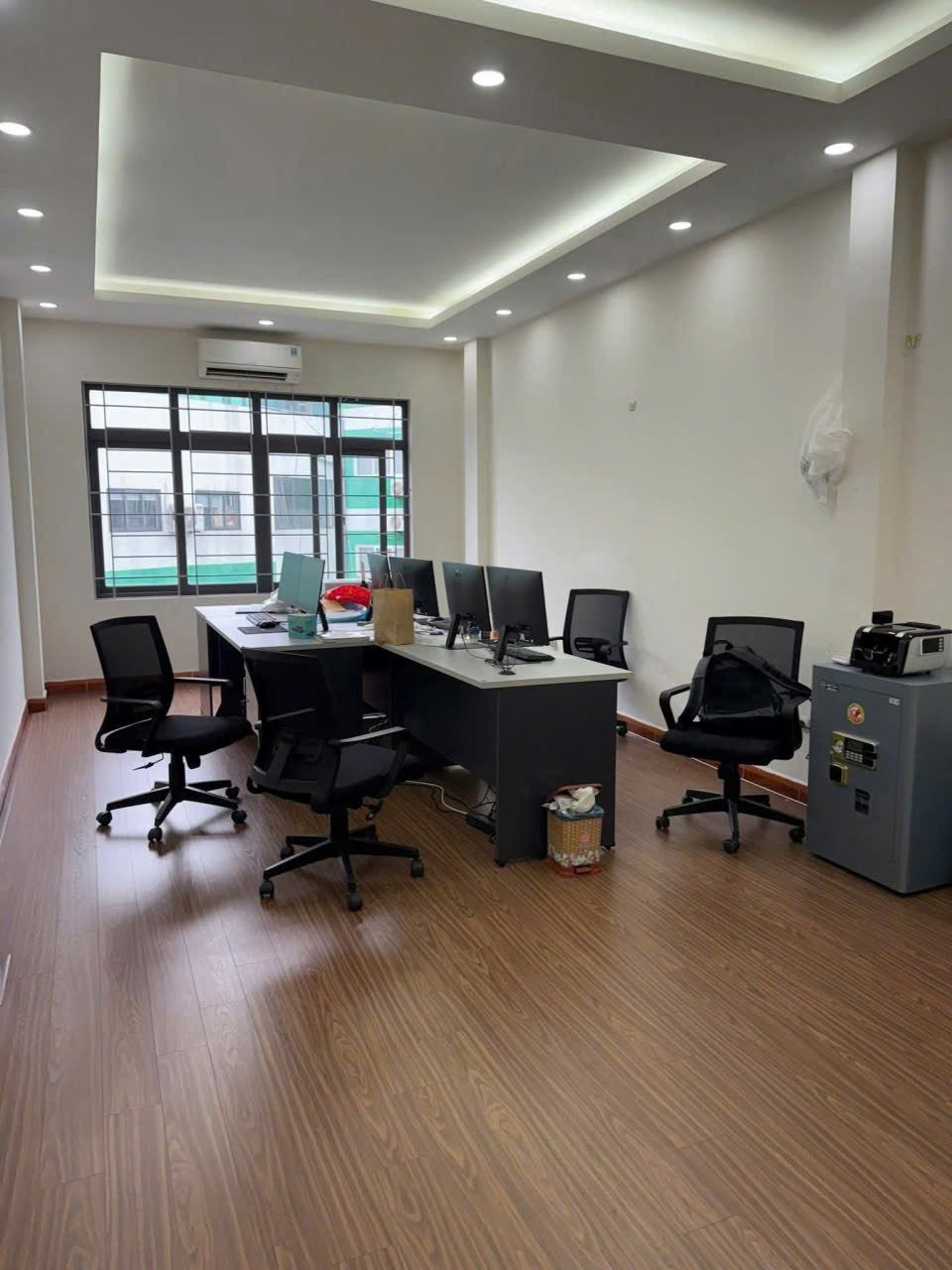 Cho thuê nhà MP Mễ Trì Hạ quận Nam Từ Liêm 65M x 5T giá 30 triệu, VỈA HÈ RỘNG, KD TỐT