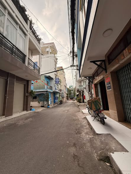Bán nhà 34m² ngang 3,4m giá 7.6 tỷ Phường Minh Phụng
