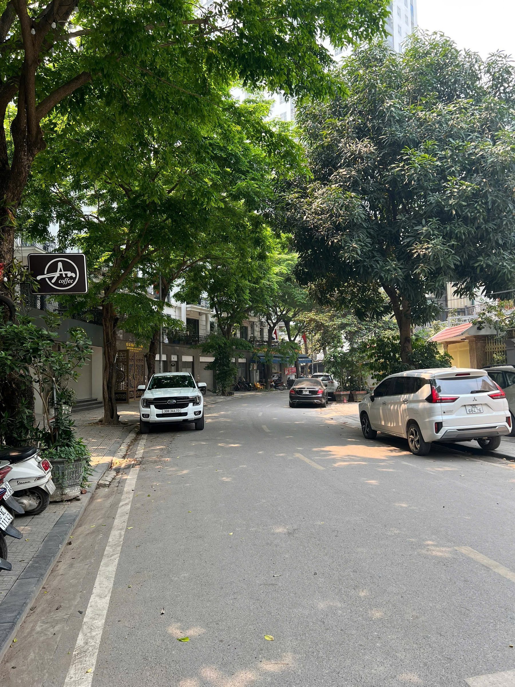 Nhà Nguyễn Văn Lộc 90 m2 4 tầng thang máy