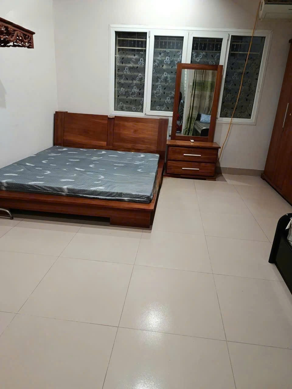Cho Thuê Nhà Làng Việt Kiều Châu Âu Mỗ Lao - Hà Đông 80M² 3,5 Tầng 5 Ngủ - Full Nội Thất - Ô Tô Đỗ Cửa - Giá Thuê 25tr