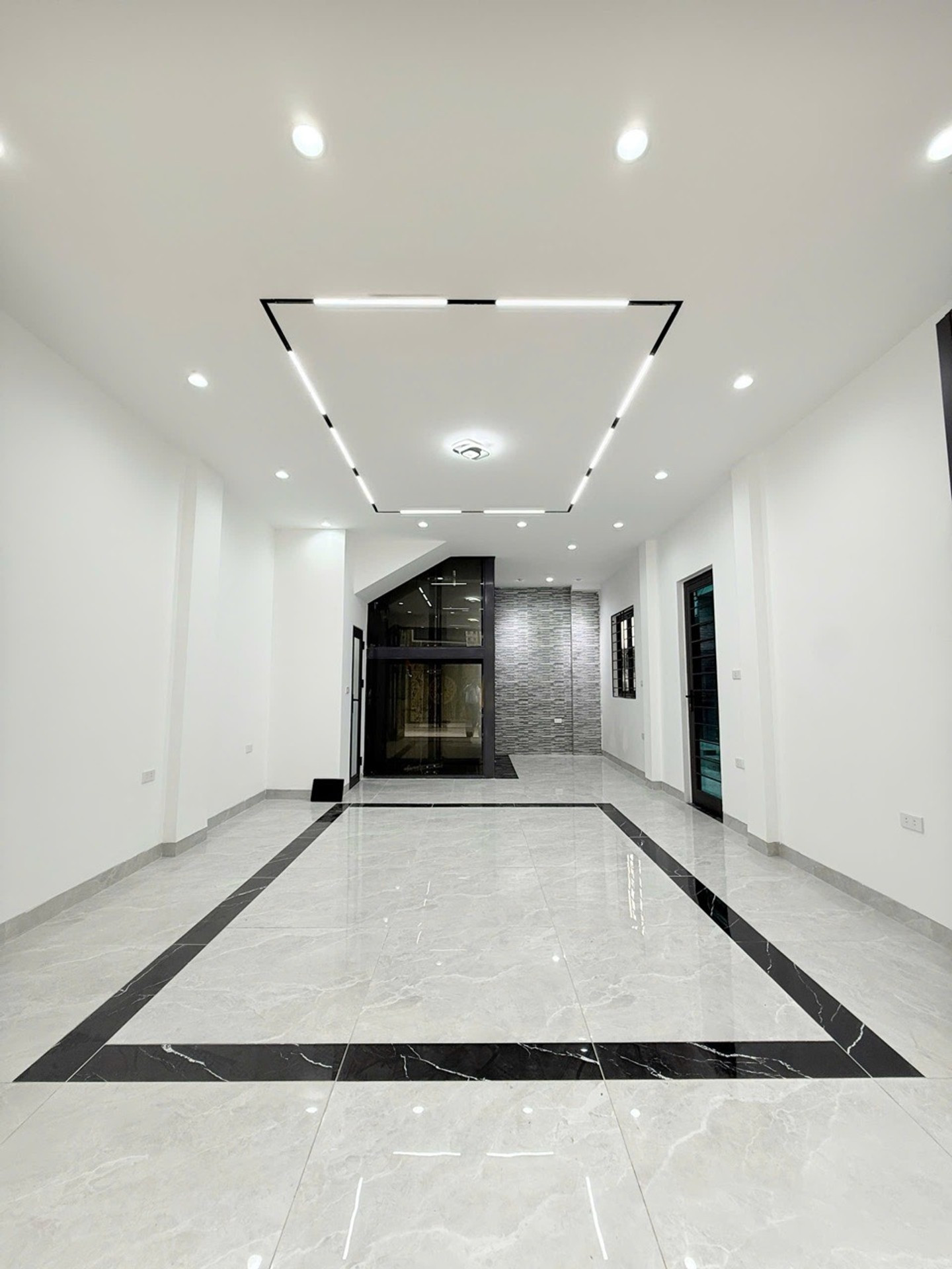 Bán nhà Vũ Trọng Khánh 40m² - 6 tầng thang máy - Kinh doanh đỉnh - Hàng xóm Làng Việt Kiều Châu Âu - Giá tốt