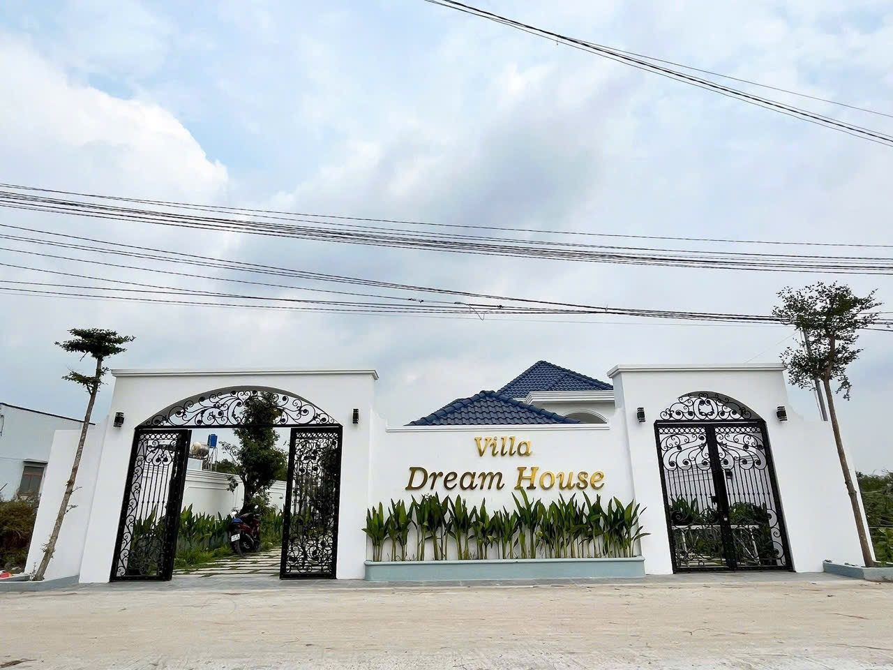 🔥 Chủ giảm thẳng 500 chẹo
7.5 TỶ SỞ HỮU NHÀ VƯỜN 1.000m² – ĐẸP NHƯ RESORT 🔥

🏡 Nhà vườn mái Nhật cực đẹp – hiếm tại Mỹ Hạnh Bắc
• Ngang 15m x dài 68m
• 400m² thổ cư
• 600m² đất vườn

🏠 Nhà xây đẹp – vào ở ngay
• Phòng khách rộng – bếp thoáng

🌿