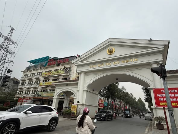 BÁN GẤP BIỆT THỰ KĐT NAM CƯỜNG. 200M2 - 4 TẦNG. MT 10M.
