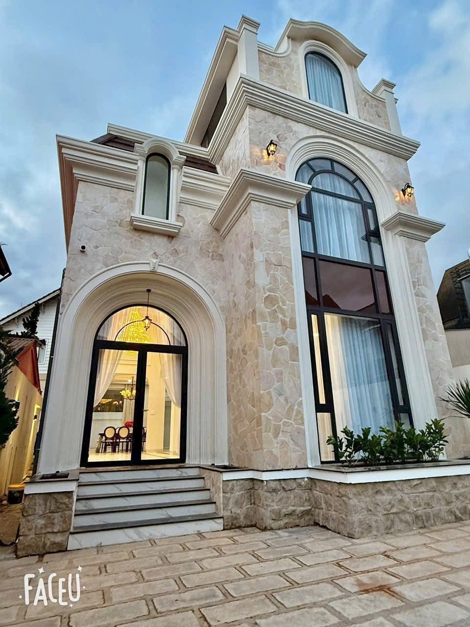 Căn villa siêu phẩm tỉ mỉ từng chi tiết nhỏ , view đẹp cả ngày lẫn đêm khu đồng bộ an ninh yên tĩnh