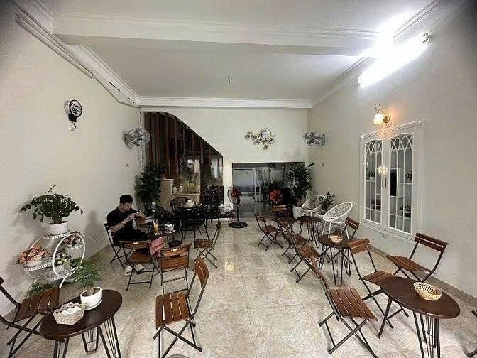Cho Thuê Nhà Mặt Đường Nghi Tàm - Tây Hồ 90M² 4 Tầng 4 Ngủ - Nội Thất CB - Giá Thuê 32tr