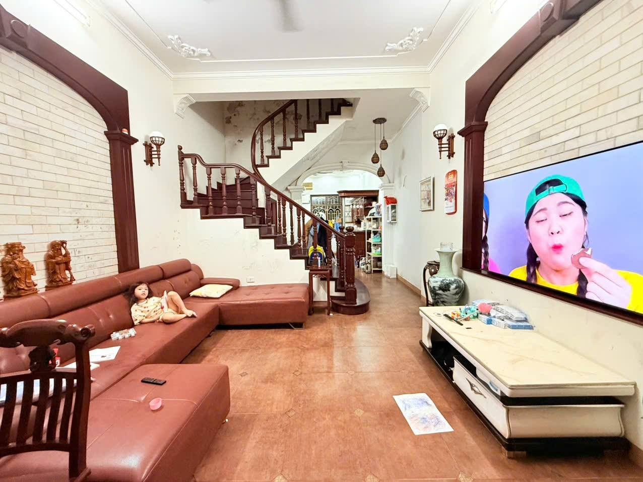 Bán Nhà! Nghĩa Đô,Oto Tránh,Vỉa hè 2 bên,Kinh doanh,DT: 75m2 x 4Tầng,MT: 4.5m,Giá: 29 tỷ Cầu Giấy