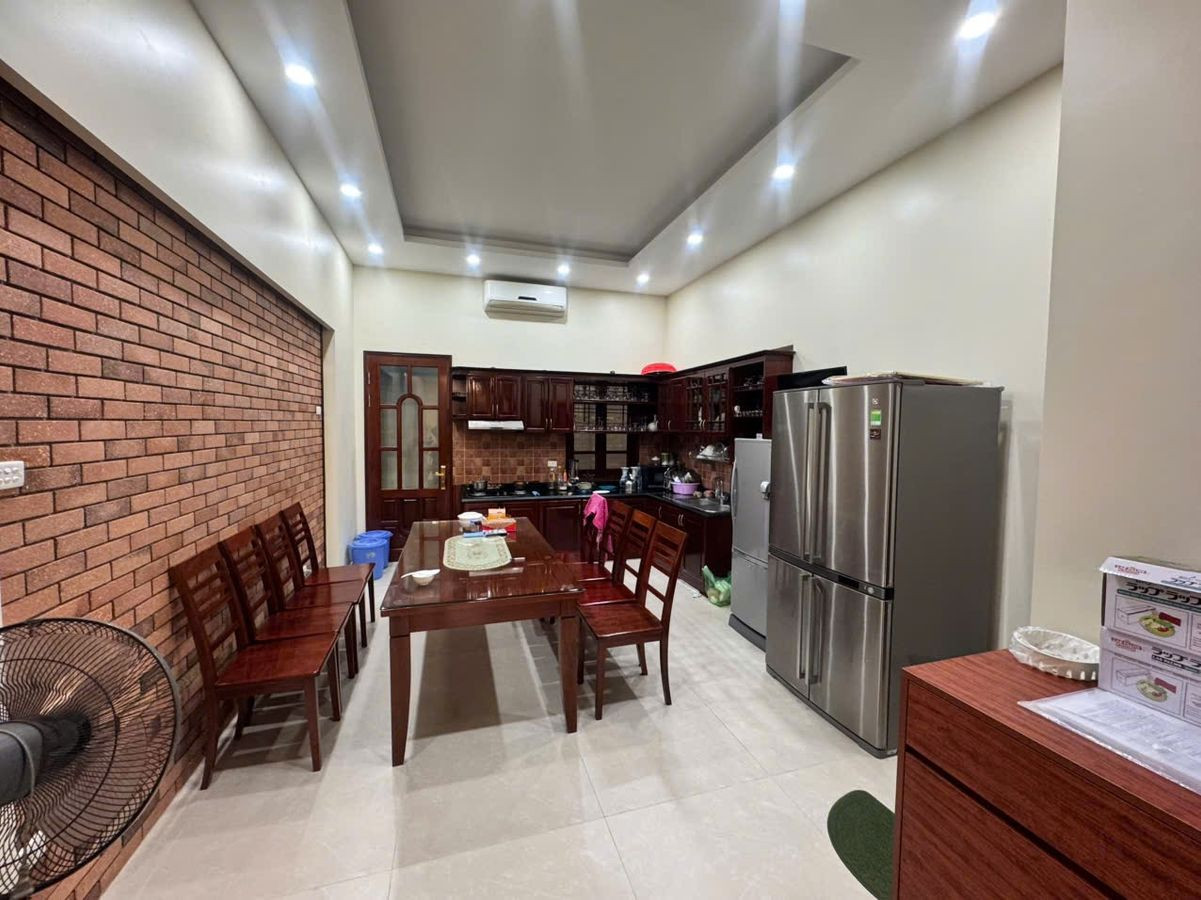 Bán Nhà Nghĩa Đô. Cầu Giấy. Ô Tô. Vỉa Hè. DT 68m2. 5 Tầng. Giá 36.4 Tỷ.