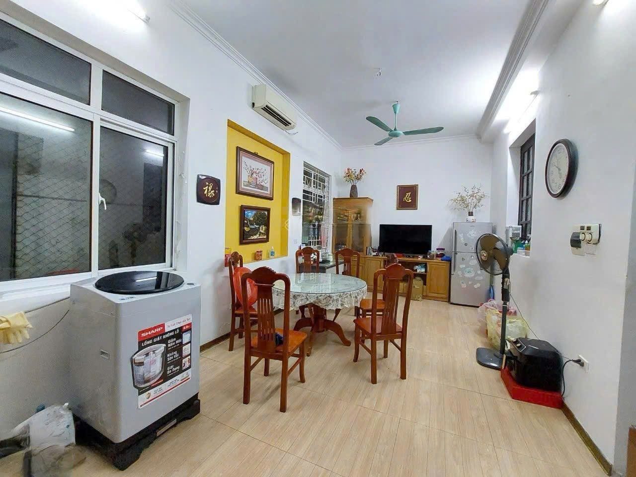 Cho thuê nhà Nghĩa Đô quận Cầu Giấy 175M x 4T MẶT NGÕ Ô TÔ giá 35 triệu