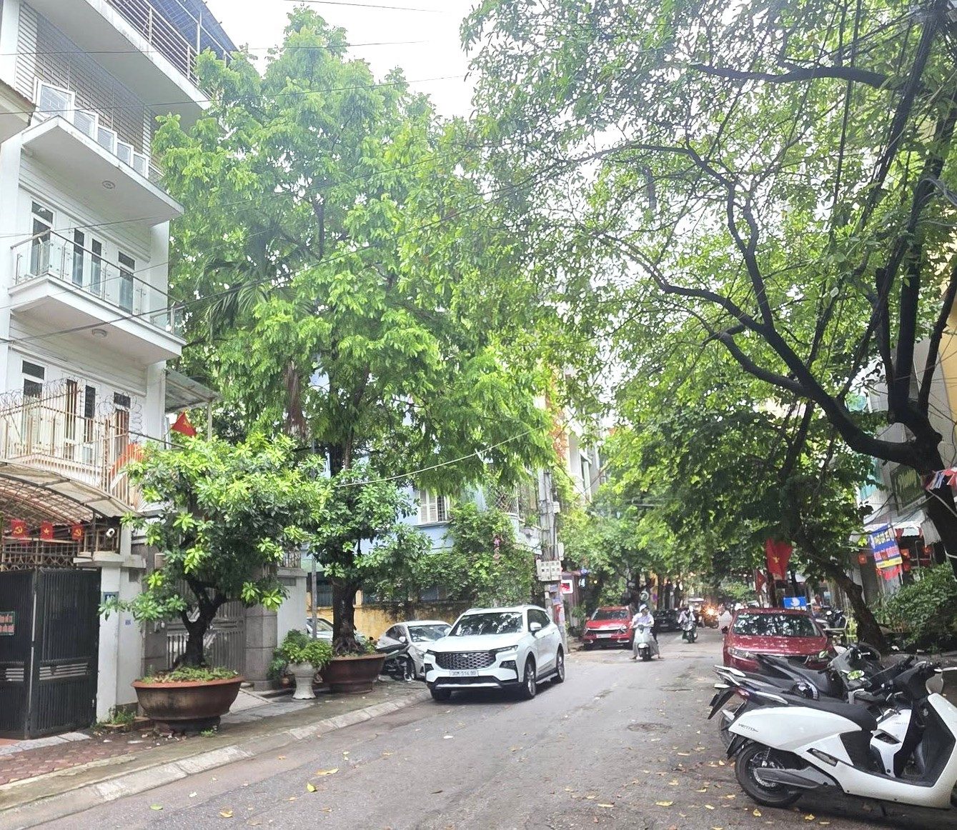 Cho thuê nhà NGHĨA ĐÔ, Hoàng Quốc Việt. 16 triệu/tháng. Cho thuê: Vừa ở vừa KD Onl, Văn Phòng, Shop Thời trang, Spa