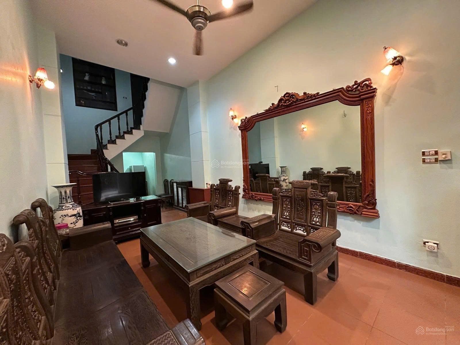 Cho thuê nhà ngõ 1 Nghĩa Tân, Cầu Giấy DTSD 55M x 4T giá 19 triệu NGÕ Ô TÔ