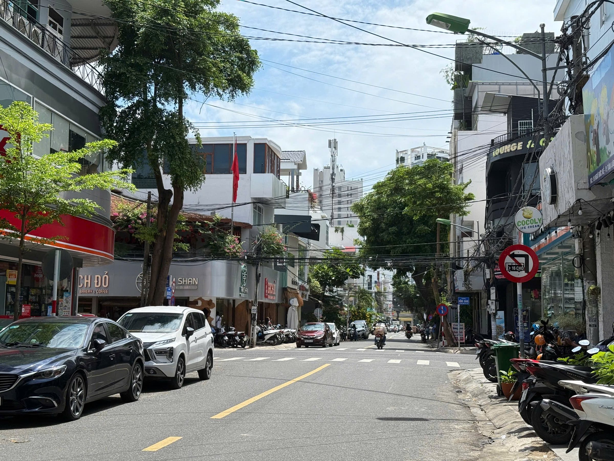 Bán Nhà Ngô Đức Kế khu bàn cờ TTTP Nha Trang ngang 9,8m siêu hiếm.🌻
- Diện tích: 194m2  nhà 3 tầng phù hợp nhiều loại hình kinh doanh.
- Vị trí đẹp ngay trung tâm phố hàn khách du lịch đông đúc sầm uất, cách biển 900m
- Giá bán: 160tr/m2 ~ 31,1 tỷ