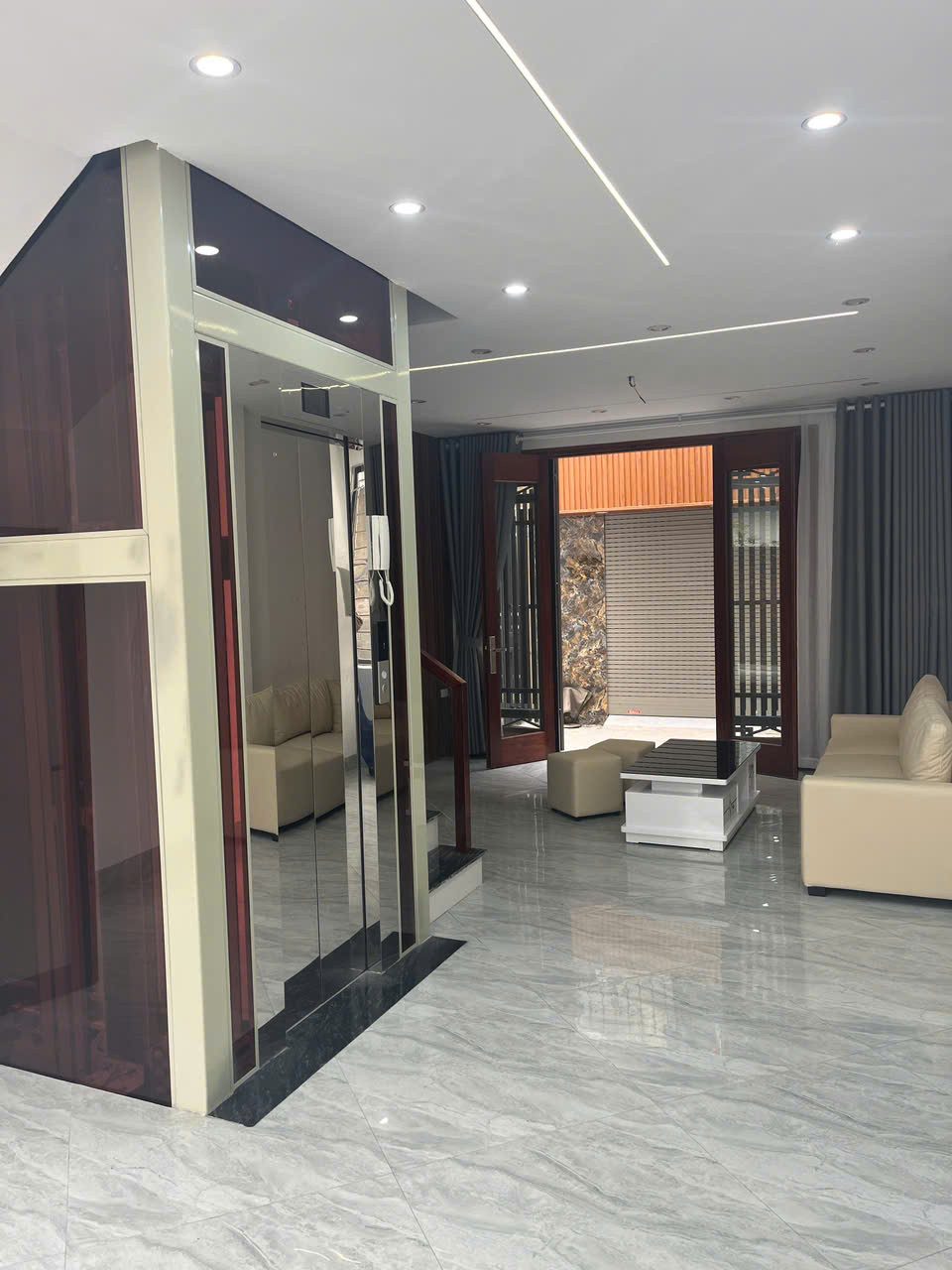 NHÀ ĐẸP NGÔ GIA TỰ - PHÂN LÔ - 40M - 2 MẶT THOÁNG TRƯỚC SAU - THANG MÁY - Ô TÔ THÔNG