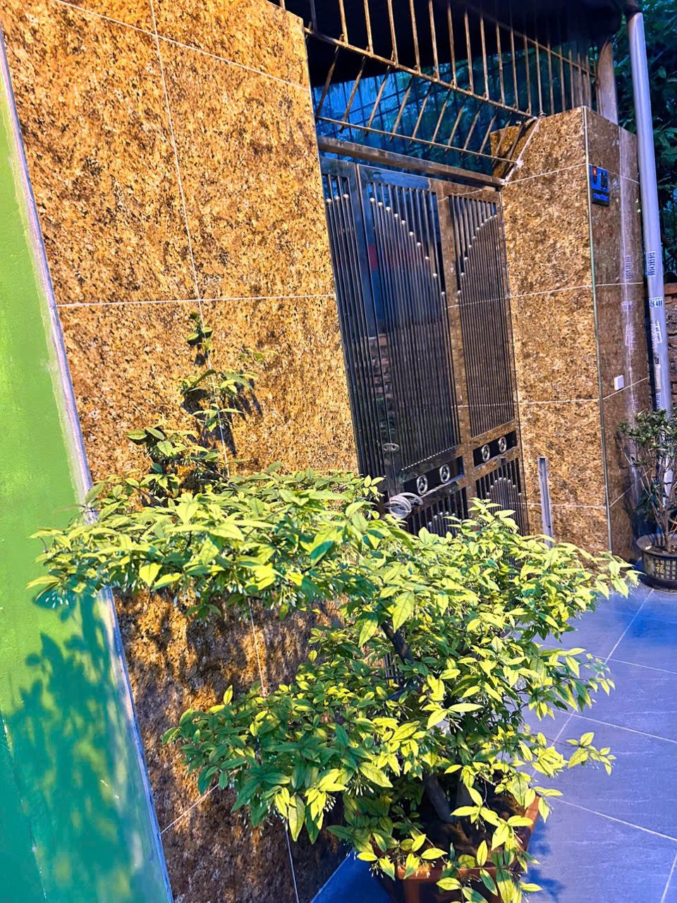Bán nhà Ngô Gia Tự, Việt Hưng, 75m² 5 Tầng, Ngõ nông, Gần Ô tô,  Nở hậu,  Thoáng sáng
